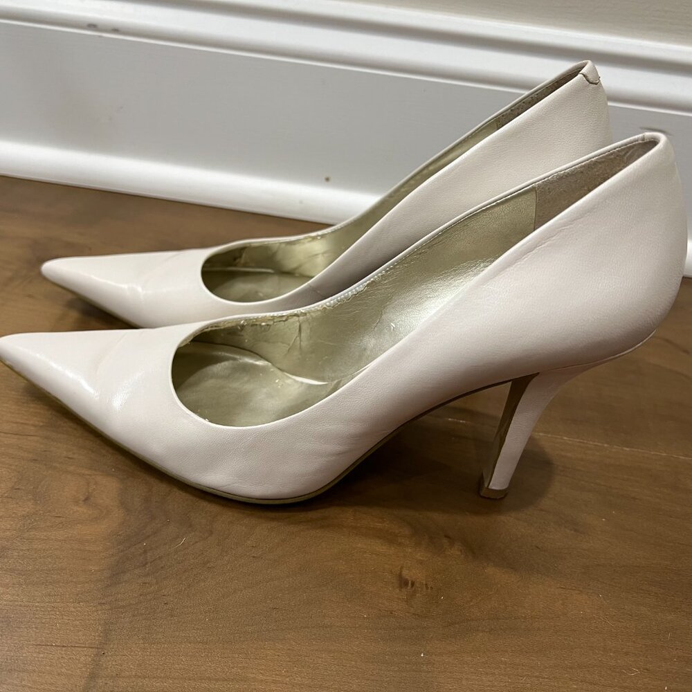 Nine West Size 8M  3.5 inch Heel, Off-white/Cream Pointed Toe Pumps